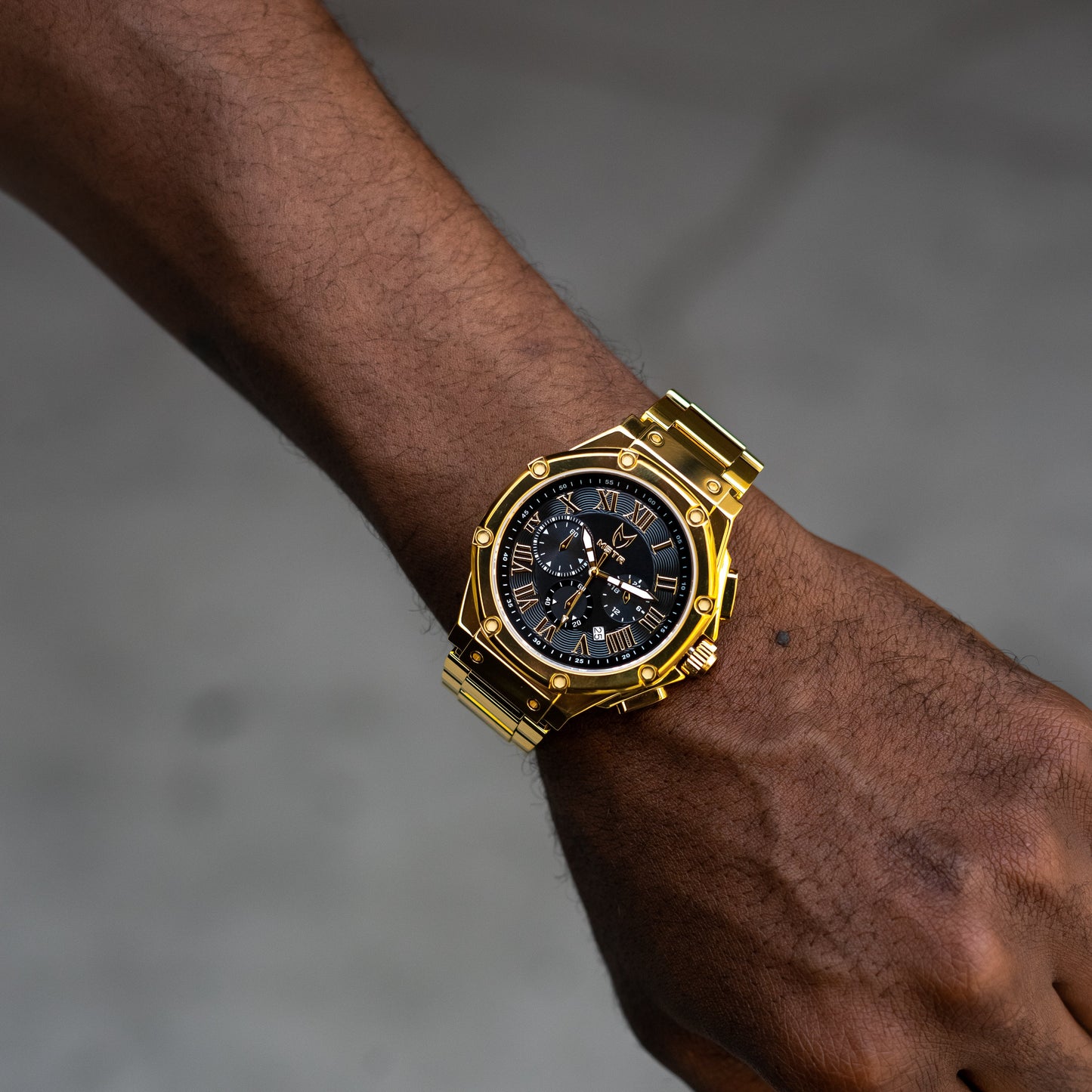 AM1001SS - AMBASSADOR POLISHED 18K GOLD / BLACK / SS BAND